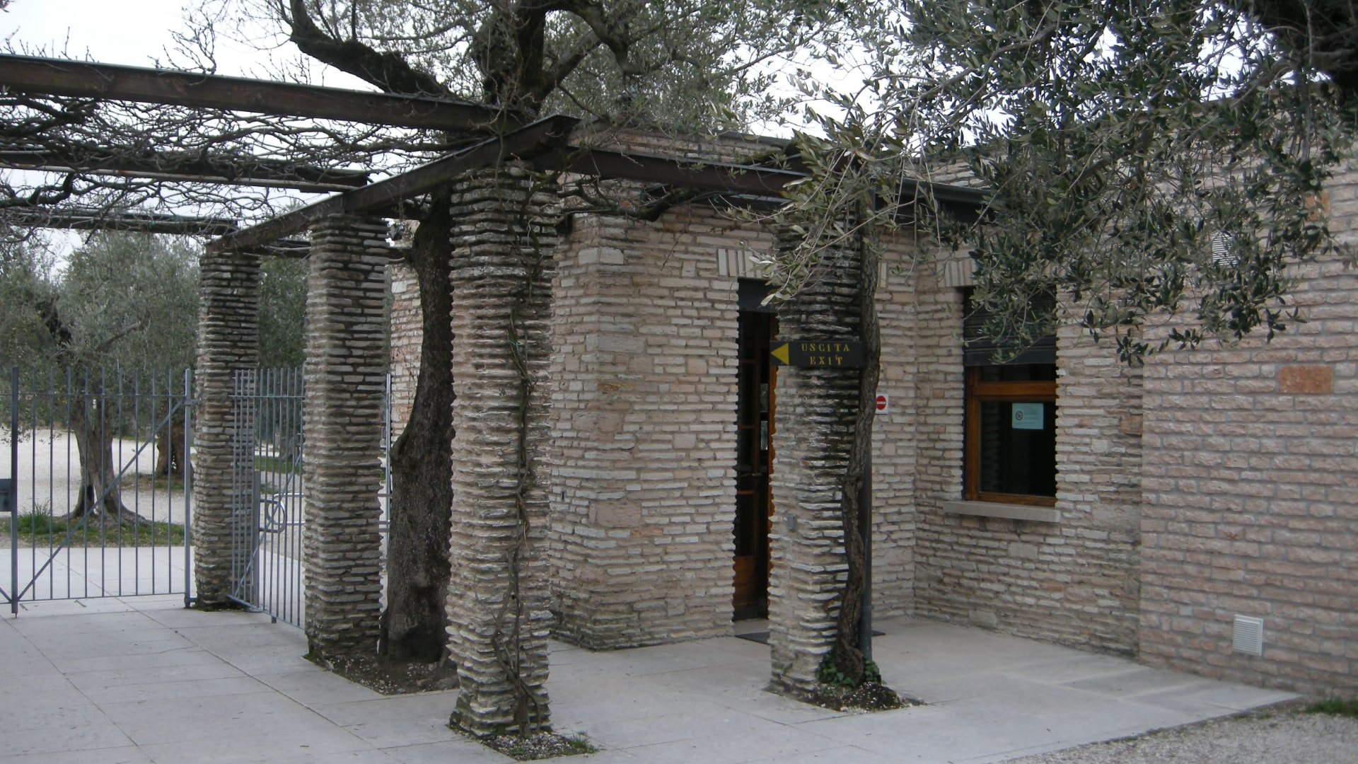 Ingresso alle Grotte di Catullo, foto 3