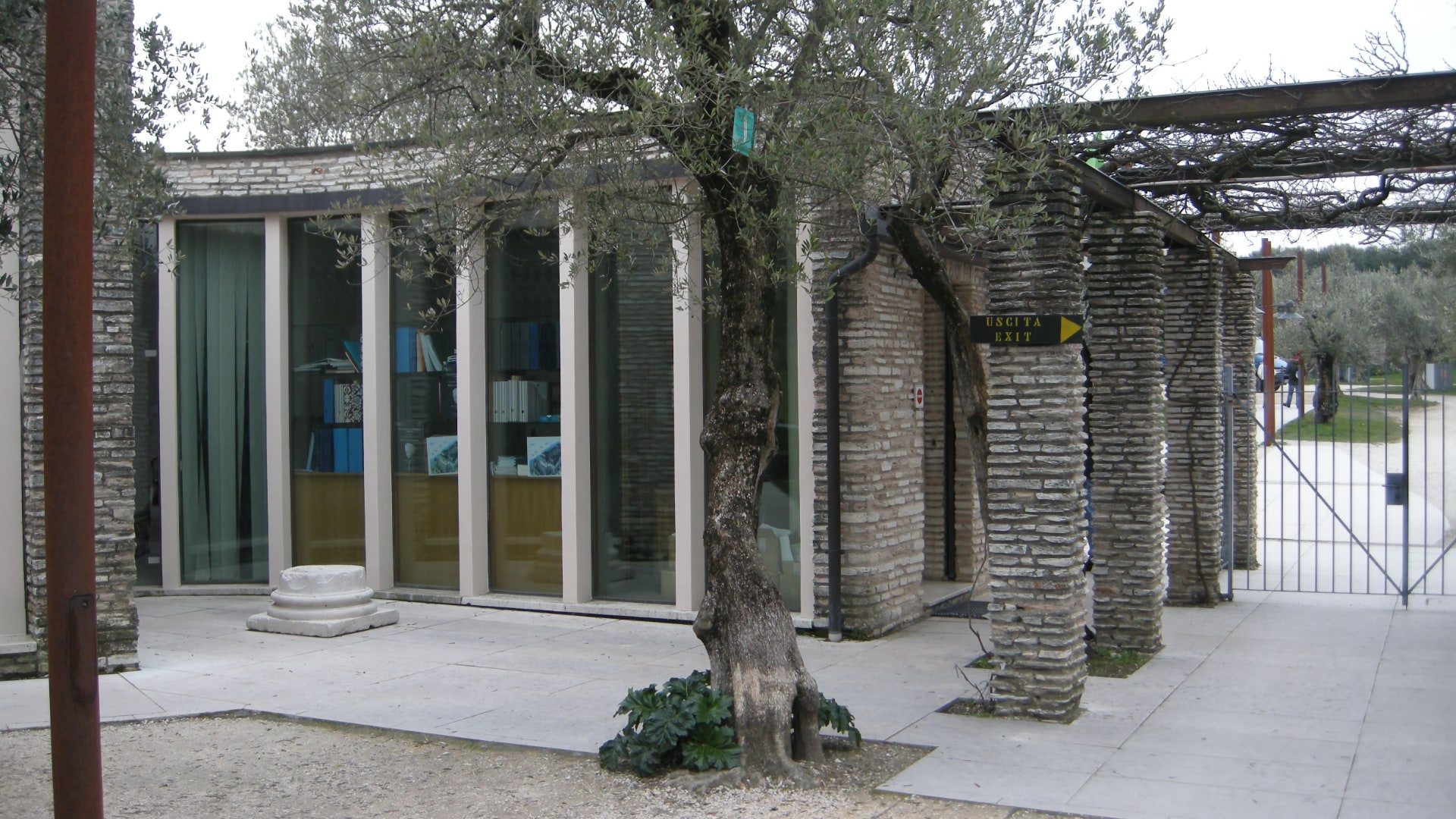Ingresso alle Grotte di Catullo, foto 2
